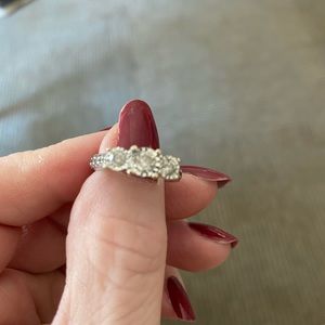 💍 Engagement Ring,size 7, 14 carat white gold